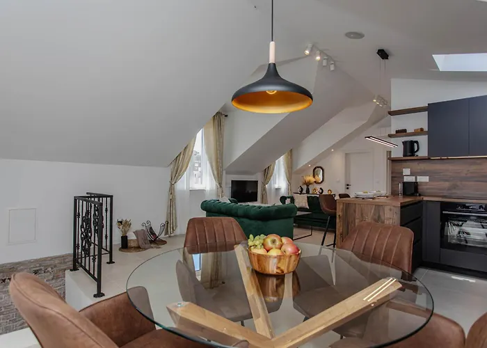 Monfrina 3 Luxury In The Old Town Near Apartment *