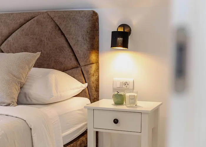 Monfrina 3 Luxury In The Old Town Near Apartment *