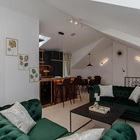 Monfrina 3 Luxury In The Old Town Near Appartamento