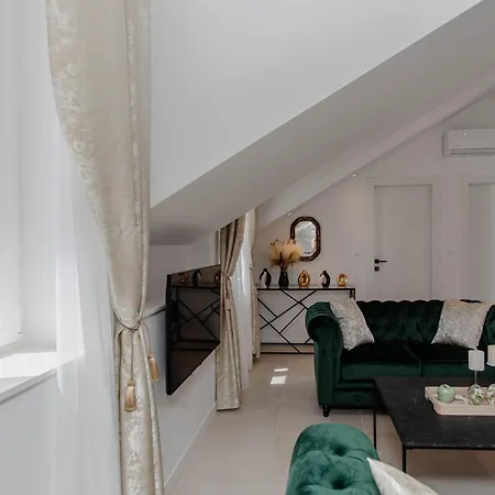 Monfrina 3 Luxury In The Old Town Near