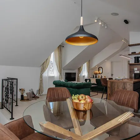 Monfrina 3 Luxury In The Old Town Near Appartamento *