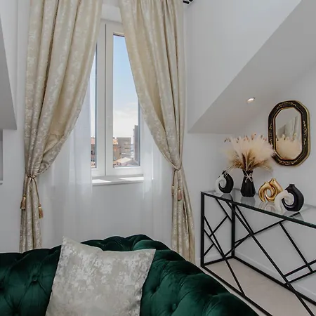 Luxury Monfrina 3 In The Old Town Apartment *