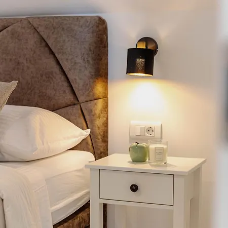 Luxury Monfrina 3 In The Old Town Apartment *