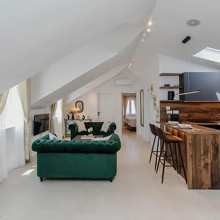 Apartment Luxury Monfrina 3 In The Old Town *